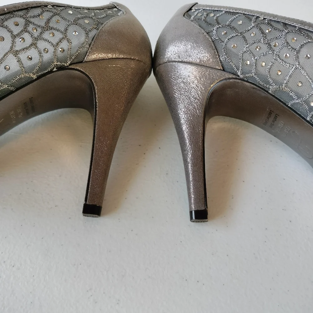 Adrianna Papell Foxy Silver Embellished Mesh Heels Pumps 8.5 Wedding Formal